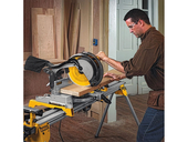Торцовочная пила DeWALT DWS715